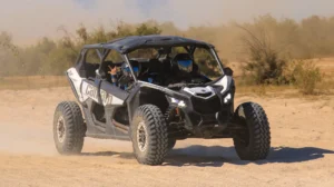 Can-Am Maverick X3 levantando polvo en tour off road extremo en el desierto de Los Cabos